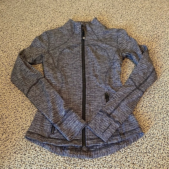 Lululemon Black & White Zip Up Jacket Size 2 in Like New Condition - Picture 1 of 9